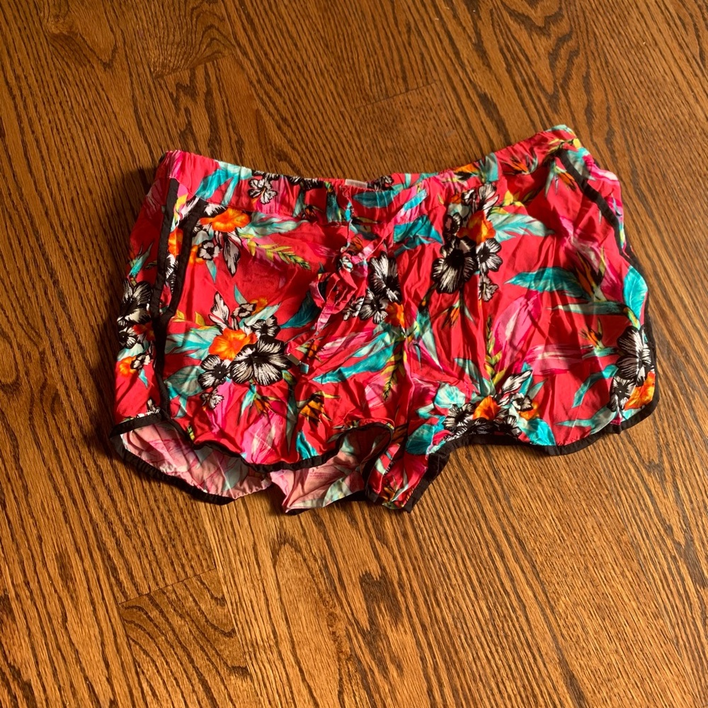 Pink floral shorts medium with pockets
